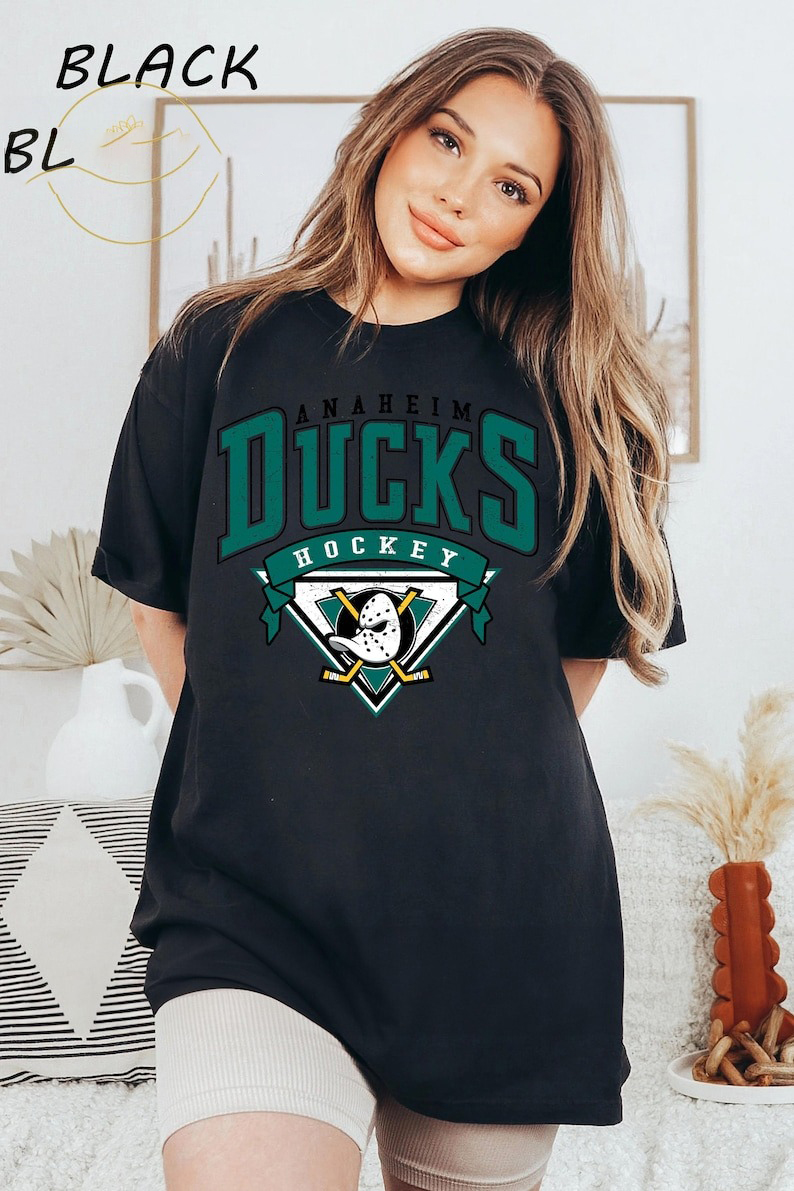 Anaheim Mighty Ducks Vintage Hockey Unisex Tshirt Black