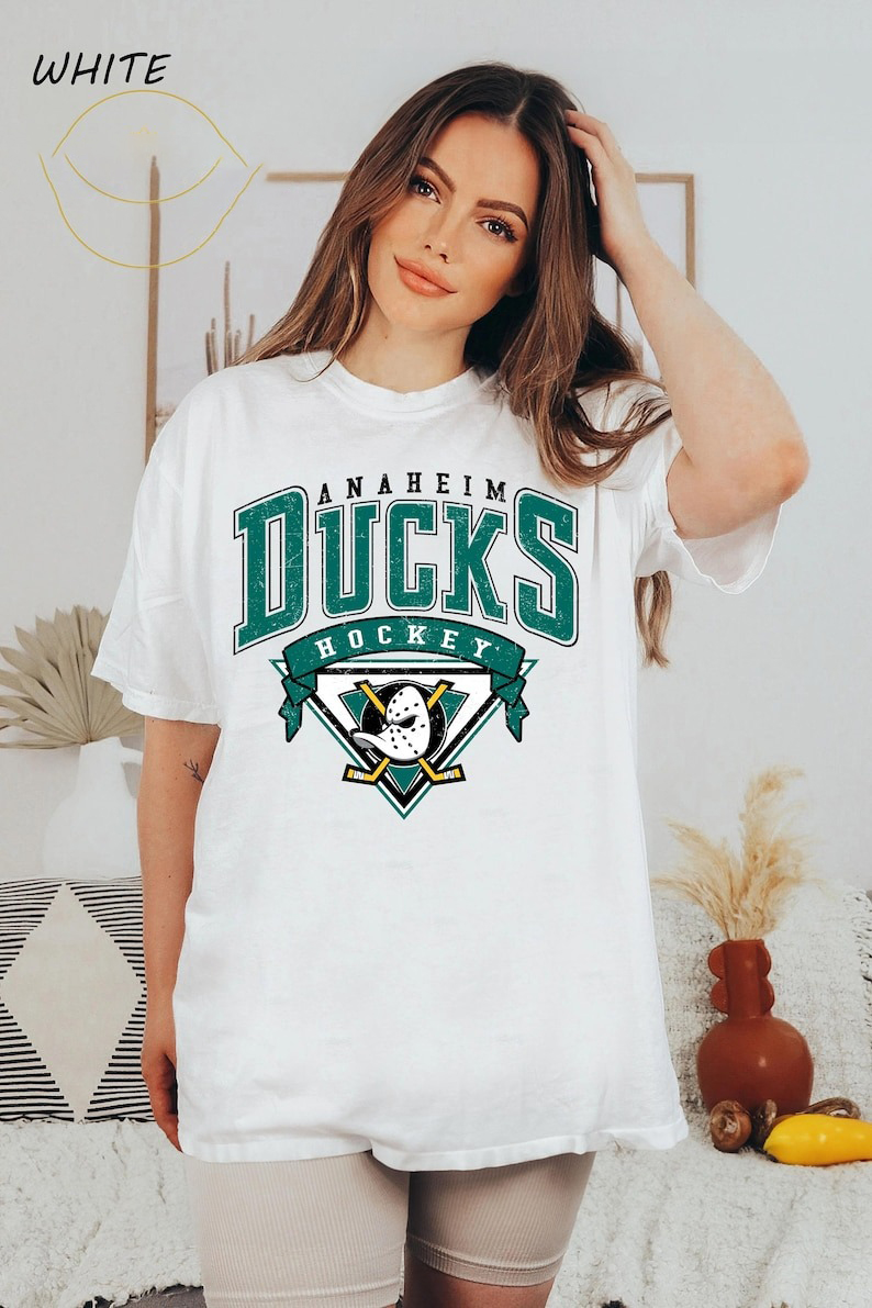 Anaheim Mighty Ducks Vintage Hockey Unisex Tshirt