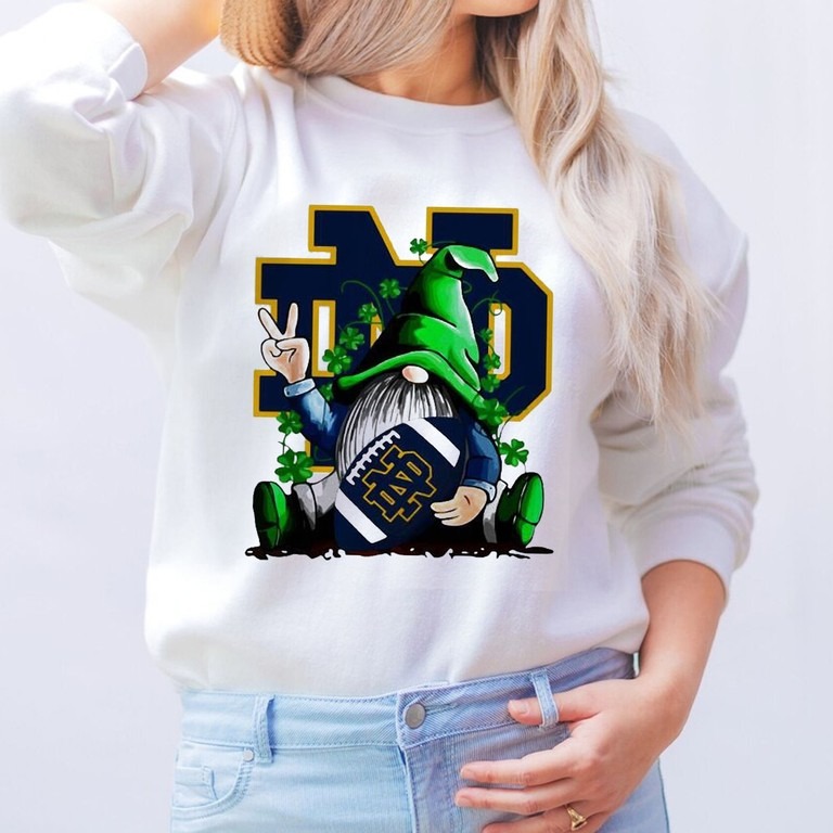 Good Gnomes Hug Notre Dame Fighting Irish Logo Tee for St Patrickâs Day Unisex Sweatshirt