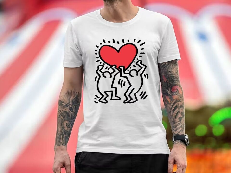 Romantic Keith Haring Men Holding Heart Love Logo Symbol Men's Cute Gift T-shirt