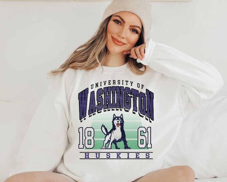 Vintage Washington Football EST 1861 Unisex SweatShirt