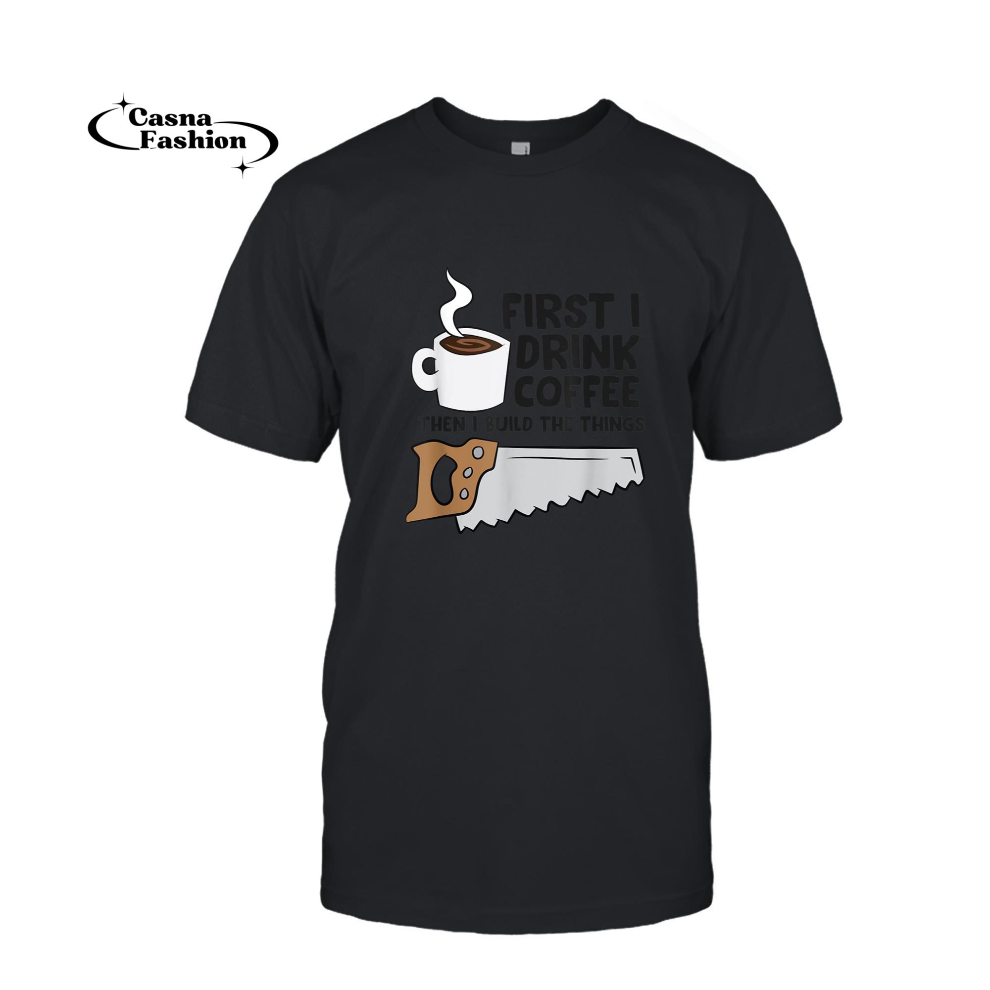 casnafashion_T-shirt_Carpenter Coffee And Woodworking Drinking Coffee Woodworker T-Shirt_T-shirt_Black