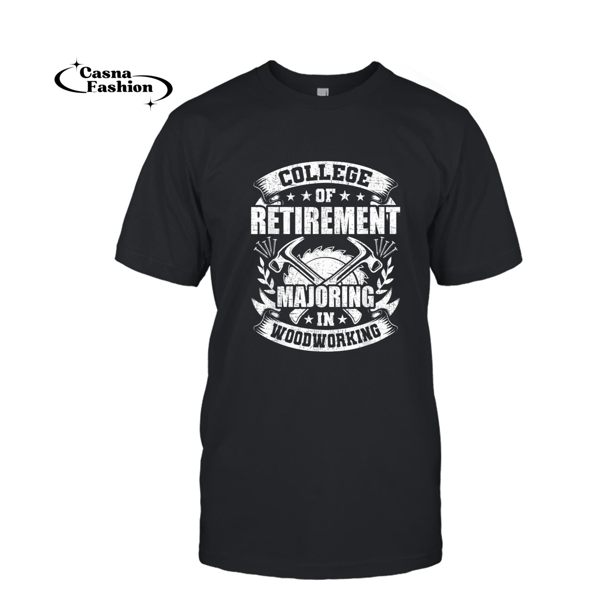 casnafashion_T-shirt_College Of Retirement Majoring In Woodworking Woodworker T-Shirt_T-shirt_Black