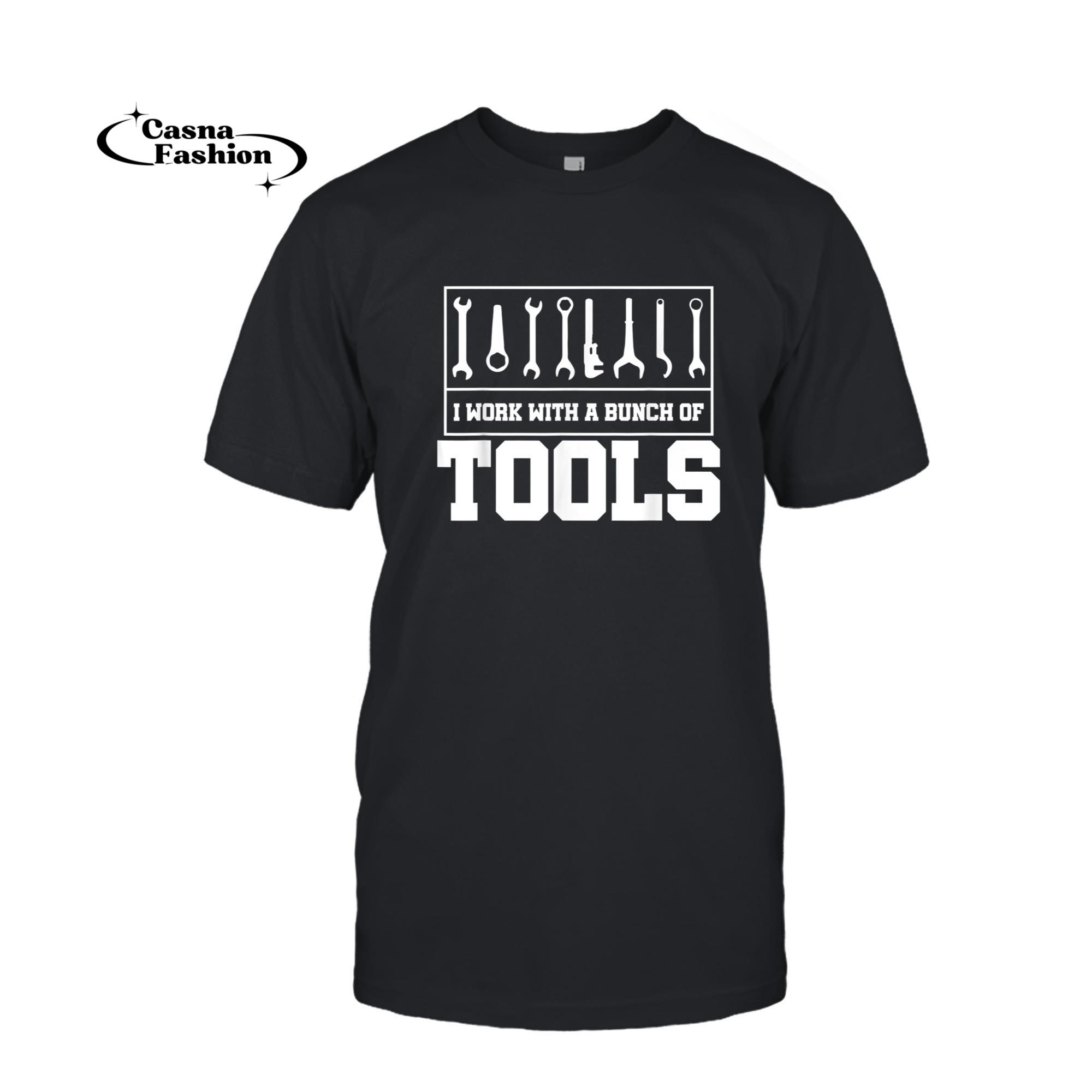 casnafashion_T-shirt_Funny I Work With A Bunch of Tools for Carpenters Woodworker T-Shirt_T-shirt_Black