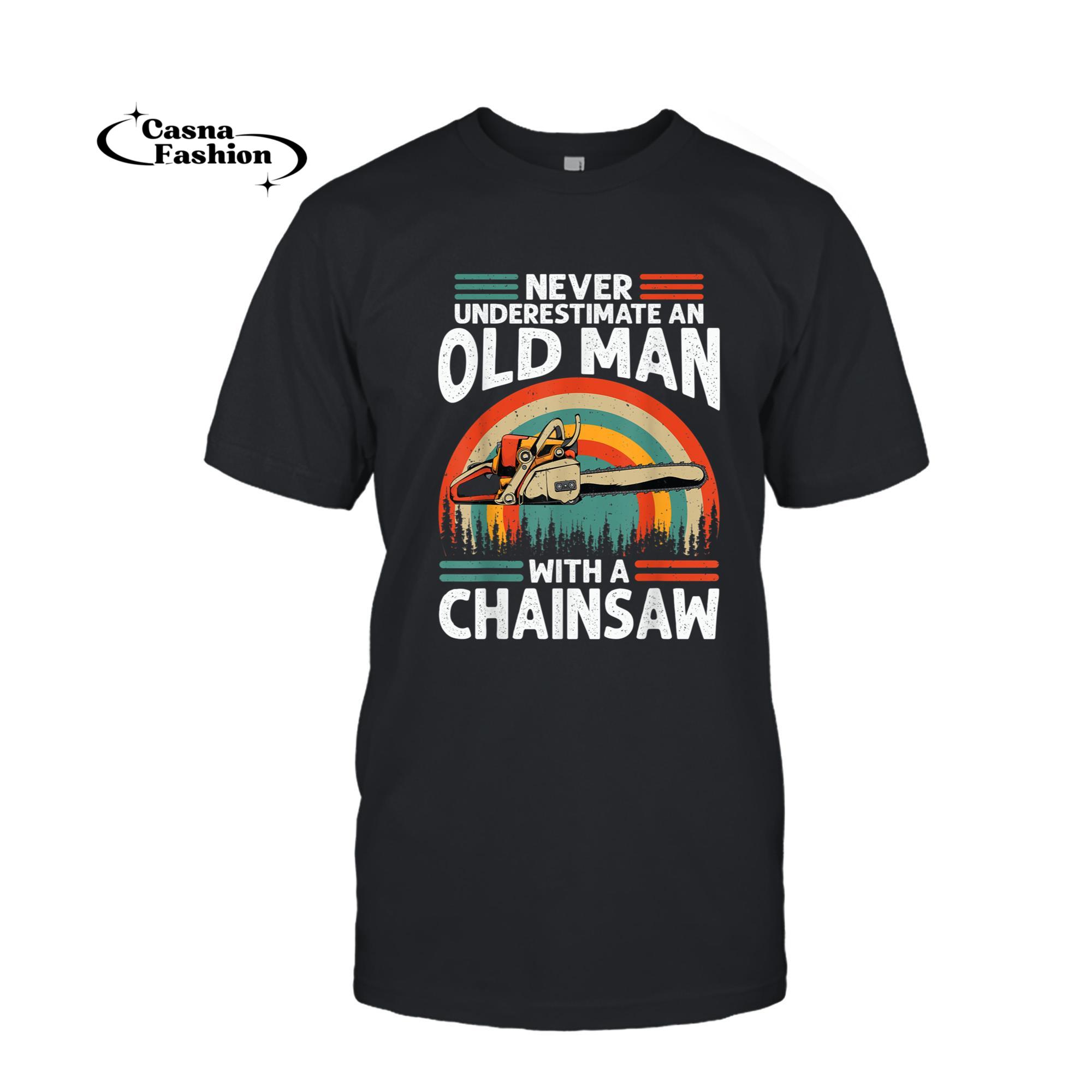 casnafashion_T-shirt_Mens Never Underestimate An Old Man With Chainsaw Funny Carpenter T-Shirt_T-shirt_Black