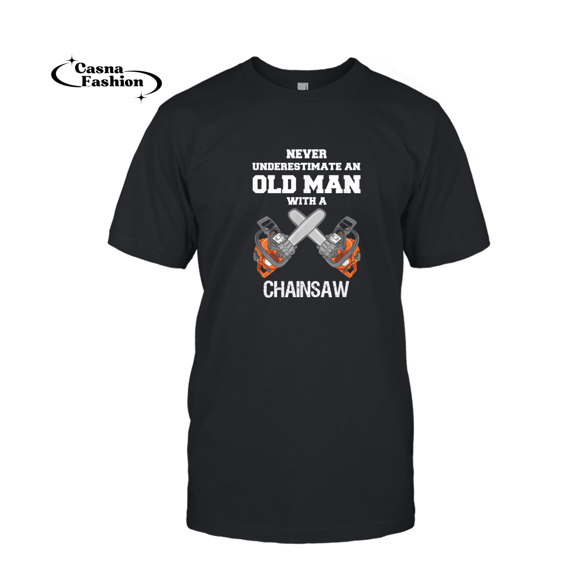 casnafashion_T-shirt_NEVER UNDERESTIMATE AN OLD MAN CHAINSAW CARPENTER LUMBERJACK T-Shirt_T-shirt_Black